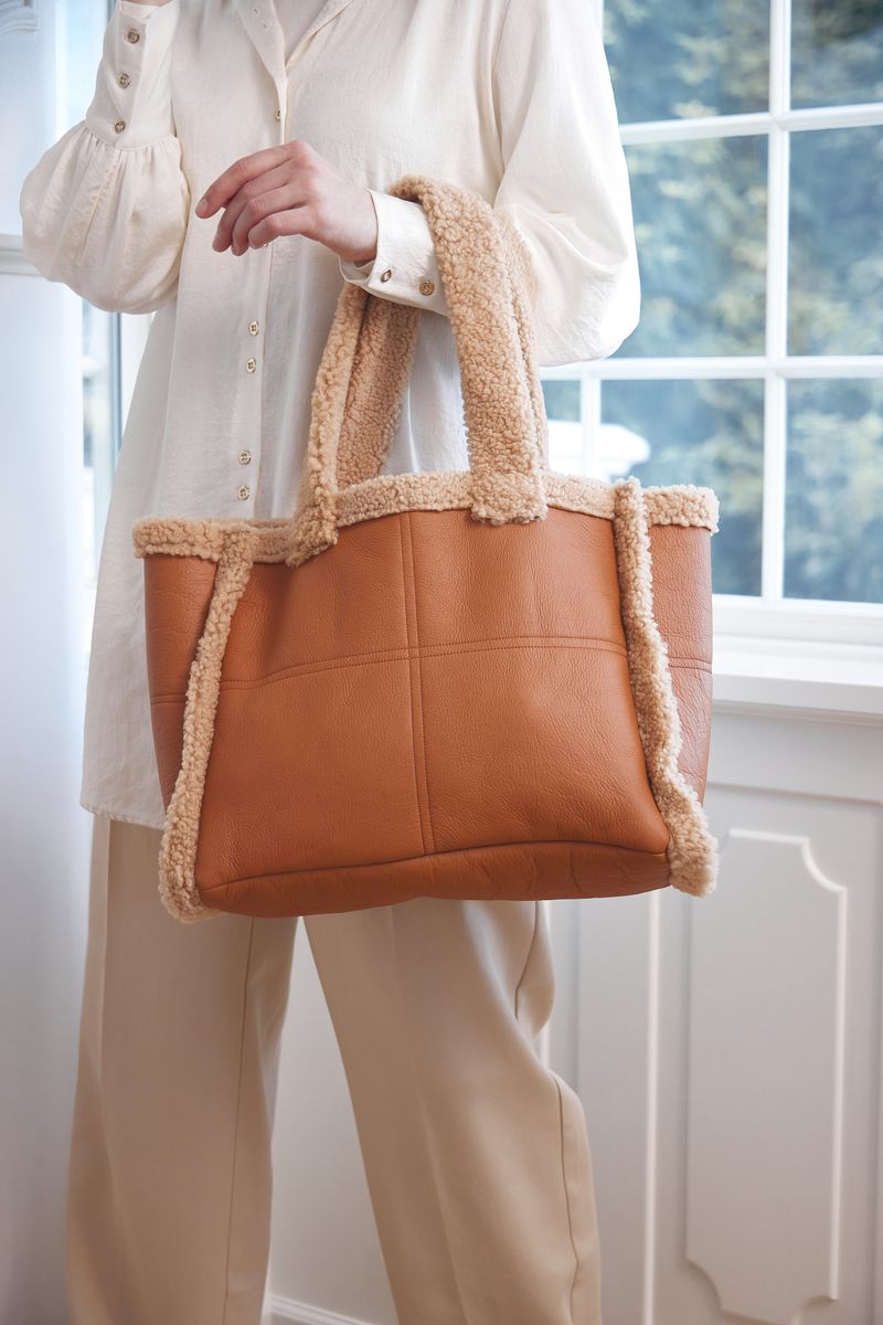 Rosaline Shopper