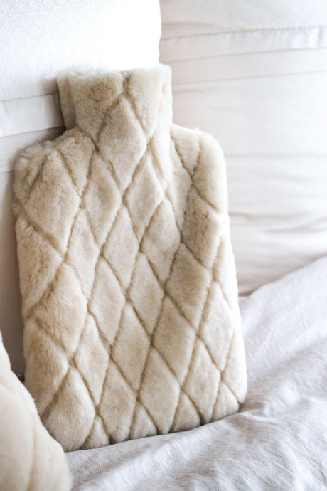 Leaf Hot Water Bottle | 32x22 cm. | New Zealand Sheepskin | Moccasin - Naturescollection.eu